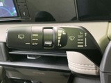 雨天時でもクリアな視界を確保できるワイパーレバー。運転状況に合わせて、最適な設定を選びましょう。