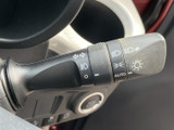 操作しやすい位置に配置されたウインカーレバーです。スムーズな操作で、安全な車線変更をサポートします。