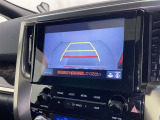 バックモニター付なので後退時に後方が見えるので安心。 車は構造上、死角がたくさんなので万が一を考えると必須ですね。 あくまで補助の為の装備、バックは目視で確認する事が重要ですよ。