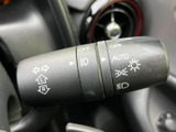操作しやすいウインカーレバーで、安全な車線変更をサポートします。直感的に操作できるので、運転に集中できます。