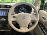 インテリアに合わせたデザインのステアリングは、運転される方のことも考え、運転しやすい形状、大きさです。是非一度、実際に触ってお確かめください。