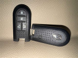 【スマートキー】キーを取り出さずにドアを施錠&解錠。クルマの始動も可能です。