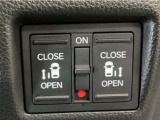【両側パワースライドドア】両側がパワースライドドアになっており、運転席のスイッチやスマートキーでも開閉が可能です!開口部も広いので乗り降りも楽々♪