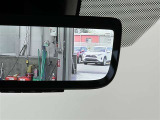 デジタルインナーミラーが付いています。車両後方カメラの映像をインナーミラー内のディスプレイに表示。