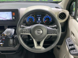 インテリアに合わせたデザインのステアリングは、運転される方のことも考え、運転しやすい形状、大きさです。是非一度、実際に触ってお確かめください。