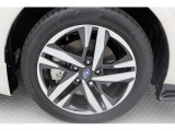ホイールはST-H用のダークメタリック&切削光輝のアルミホイール、タイヤはダンロップ製の17インチです