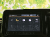 多彩なメディアに対応し、快適なドライブを演出。様々な音源を楽しめて、長距離移動も飽きさせません。操作も直感的に行えます。