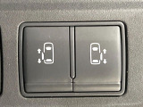 【両側パワースライドドア】スマートキーや運転席のスイッチで後席両側スライドドアの開閉が可能♪電動だから力を入れてドアを開ける必要が無く、小さなお子様でも簡単に開け閉めでき快適です♪