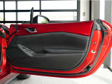 神戸マツダ神戸西インター店は、通常ディーラー+&alpha;の次世代型店舗としてROADSTER EXPERIENCE SPACEの冠を掲げ、「いつでも・誰でも・気軽に会いに行ける」ロードスターUカー専門店。