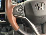 ステアリングにオーディオ操作スイッチが付いています。オーディオ画面に直接タッチしなくても操作が出来ますので、運転に集中できます。