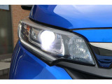 LEDヘッドライトで夜間の視認性も高く、更にオートライト搭載で、車外の明るさを感知し自動でライトを点消灯します。またエンジンOFFにすれば一緒に消灯し、消し忘れやトンネル走行時などに非常に重宝します!