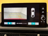 【バックカメラ】リバースにするだけで映ります、後方の安全確認や、狭い駐車場での車庫入れ、雨の日や夜間など視界の悪い時に便利です!安全にバックする為には欠かせない装備です。