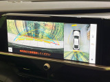 【パノラミックビューモニター】専用のカメラにより、上から見下ろしたような視点で360度クルマの周囲を確認することができます☆死角部分も確認しやすく、狭い場所での切り返しや駐車もスムーズに行えます。