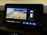 リバースギアに入れるだけで後方の表示へ切り替わります。夜間や雨の日の駐車も楽になりますよ。