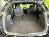 普段のお買い物や通勤、送迎等に十分な荷室スペースを確保しております。セカンドシートを倒すと、大きな荷物の積載も可能です♪