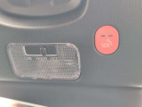 エアバッグ作動時や後突時、もしくは車内のSOSボタンを押した際に緊急通報オペレーターに連携し、救急・警察を手配します。更にオペレーターにも連携、お客様のご要望に応じてロードサービスの手配を行います。