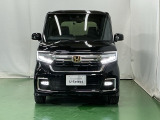 LEDヘッドライトを装備しています。LEDヘッドライトはとても明るく、雨の日や夜間走行も安全・安心です。オートライトコントロール付きで周囲の明るさに応じて自動で点灯・消灯します