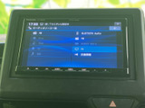 ラジオ、CD、USBなど様々なメディアに対応。お好みの音楽をクリアなサウンドで楽しめます。直感的な操作で、簡単に楽曲を選べます。
