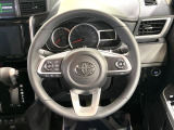 インテリアに合わせたデザインのステアリングは、運転される方のことも考え、運転しやすい形状、大きさです。是非一度、実際に触ってお確かめください。