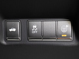 ★使いやすさや安全性を追求したステアリング周り!高級車ゆえにスイッチ類が多いのも特徴ですね!考え尽くされた配置ですぐに使いこなす事が出来ますのでご安心下さい!是非、体感してみて下さい!!