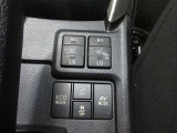 運転席・助手席の肩、腰、下肢にあたる部分を中心にヒーターを配置し、寒い日のドライブも快適です。(HI-LO切替付)