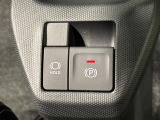 指先だけで簡単に操作が可能な電動パーキングブレーキを採用。「HOLD」スイッチを押すと、渋滞や信号待ちなどでブレーキペダルから足を離しても、ブレーキを保持するので安心です