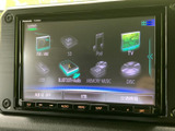 様々な情報を表示できるモニターは、運転をサポートする頼もしい相棒です。車両状態の確認や設定変更も簡単に行えます。