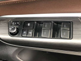 パワーウィンドは今や当たり前の機能ですが、無いと困る機能です。運転席からの操作で、全席の窓を振るオープンにしたり、フルクローズが可能です。