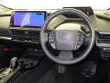 運転席まわりです。 各操作スイッチは使いやすい位置に配置されてます。