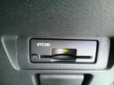運転席から手の届く位置に ETC2.0付いております。高速道路の料金所もスムーズに通過できますよ♪