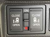【両側パワースライドドア】スマートキーや運転席のスイッチで後席両側スライドドアの開閉が可能♪電動だから力を入れてドアを開ける必要が無く、小さなお子様でも簡単に開け閉めでき快適です♪