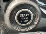 プッシュエンジンスターターです。キーを取り出すことなくブレーキペダルを踏みながらボタンを押すだけでエンジンが始動できます。