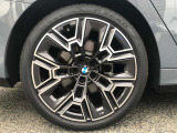 【BMWアロイホイル】軽量かつ強度に拘ったアロイホイル。走行性能ポテンシャルを引き出す設計。車の足元を引き締めてくれる大きなポイントはアロイホイルです。