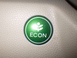 葉っぱマークのECONスイッチ!スイッチをONにするだけで、エンジンやエアコンなどを協調制御。燃費の向上に貢献します!