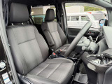 運転席シート廻りは使用感も少なく、良好な状態となっています。前オーナー様が丁寧に使っていたことがよくわかりますね。