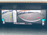 【フロント&サイドカメラ】ドライバーから見にくい死角部分を映像で確認できる前方と左側面にカメラを装着。見通しがきかない場所や住宅密集地などを運転することが多い人におすすめの安心装備です。