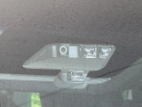 【三菱e-Assist】走行中に前方の車両等を認識し、衝突しそうな時は警報とブレーキで衝突回避と被害軽減をアシスト。より安全にドライブをお楽しみいただけます。
