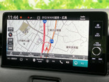 高精細な地図表示で、目的地までの道筋を分かりやすく表示します。細部まで鮮明に見えるので、初めての道でも安心して運転できます。