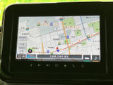 見やすい地図表示で、目的地までスムーズに案内してくれます。周辺情報も確認できるので、初めての場所でも安心です。運転に集中できます。