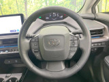 インテリアに合わせたデザインのステアリングは、運転される方のことも考え、運転しやすい形状、大きさです。是非一度、実際に触ってお確かめください。