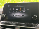 多彩な機能を備えたディスプレイが、快適なドライブをサポート。ラジオや音楽、スマホ連携など、様々なコンテンツを楽しめます。