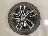 当社にてデモ走行時に装着していたワンシーズン使用の中古スタットレスタイヤ+ホイール4本セットを用意致しました。(2025年製、タイヤ+ホイールは現状渡し、保証対象外です)