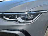 LEDマトリックスヘッドライト「IQ.LIGHT」。対向車や先行車を検知し、LEDを個別制御。まぶしさを抑えながら、夜間の視界をしっかり確保。