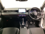 車内は光触媒抗菌消臭施工済です。スタイリッシュなデザインでスポーティなインパネ周りを演出します。グローブボックスやカップホルダーのほかにトレーなどたくさんの収納スペースが付いています。
