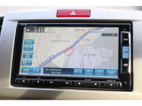 ホンダ純正メモリーナビを装着しています。フルセグTVやDVDも視聴出来ます。Bluetooth接続をすれば音楽再生のみならずスマートフォンならばハンズフリー通話も可能です。