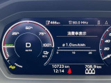 低走行車両入庫!レイアウトはステアリングスイッチで切り替えでき運転に集中しながら必要な情報を瞬時に得ることが可能です。
