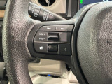 ステアリングにオーディオ操作スイッチが付いています。オーディオ画面に直接タッチしなくても操作が出来ますので、運転に集中できます。
