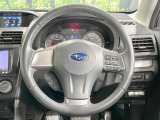 インテリアに合わせたデザインのステアリングは、運転される方のことも考え、運転しやすい形状、大きさです。是非一度、実際に触ってお確かめください。