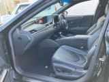 【運転席・助手席】☆ゆったり☆ひろびろ☆の車内スペース♪一人一人の空間に余裕があります♪