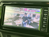 停車中にテレビや動画を楽しむことができます。休憩時間などにリラックスできる空間を提供します。移動時間を有効活用できますね。